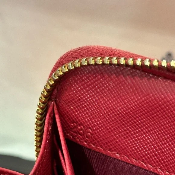 Prada Saffiano Zippy Wallet - Picture 13 of 15